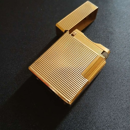 S.T. Dupont Ligne 2 lighter used, yellow gold finish