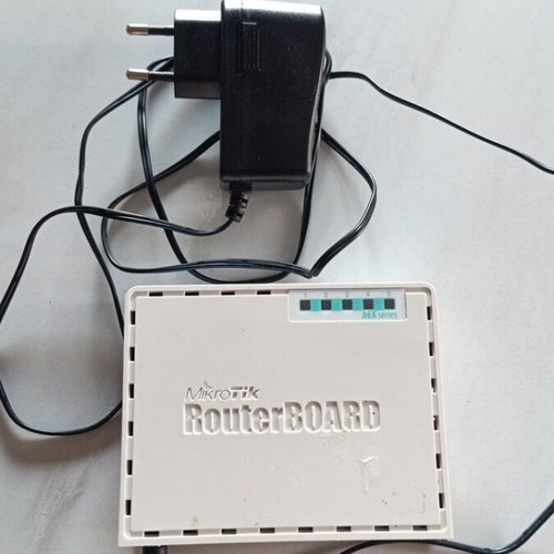 Mikrotik RB750Gr3 Router Board like new, 5x1000 LAN ports, no WiFi