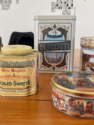 Метални декоративни кутии за съхранение употребявани