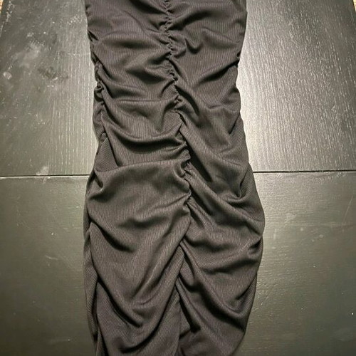 H&M black short short-sleeve dress like new with ruching