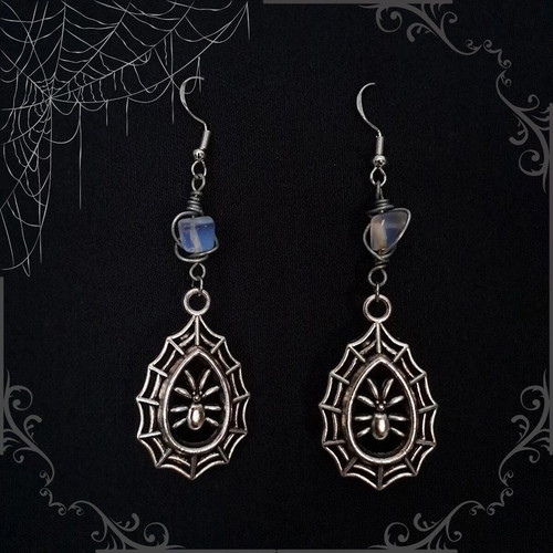 Spider & Moonstone earrings new, silver color