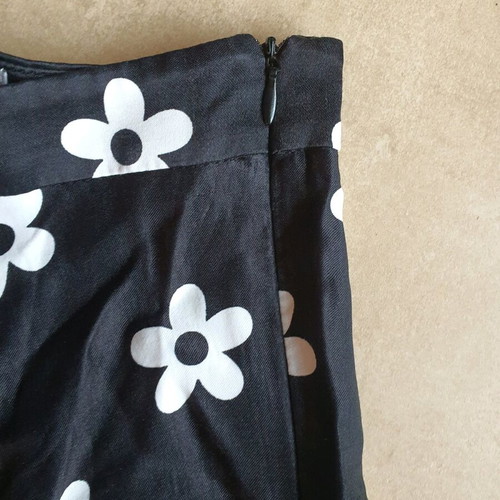 Bershka flared mini skirt with satin fabric and side zipper like new