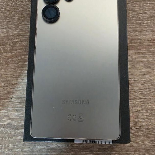 Samsung S25 Ultra 256GB used smartphone with accessories