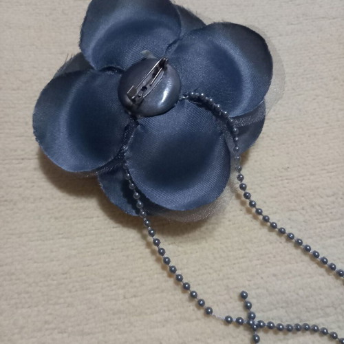 Boutonniere rose like new, gray