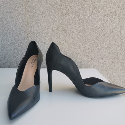 Beatrice Estell black leather pumps size 38 like new