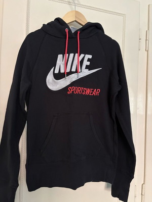 Nike sweatshirt with pink details like new, slim fit
