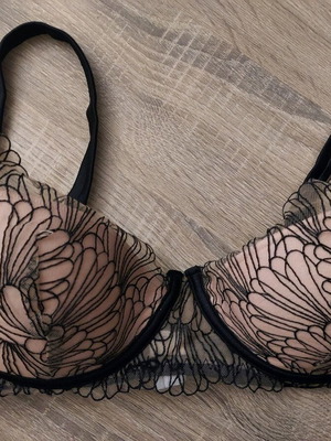 Sinsay bra 85C like new, black and beige