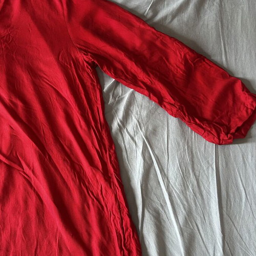Caramella red tunic with V-neck and buttons, long sleeves
