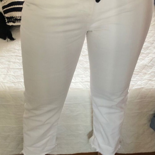 Zara women's white crop jeans used with frayed ankles