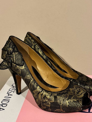 Clarks pumps No 39 like new, black and gold