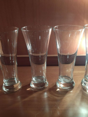 Pilsner Glasses set of 4 like new, tall beer and cocktail glasses