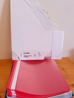 Pack of 31 plastic folders and 4 document or file holders new