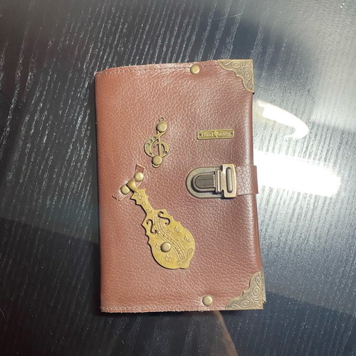 Δερμάτινο σημειωματάριο χειροποίητο με vintage μουσικό design και μεταλλικά στοιχεία καινούργιο