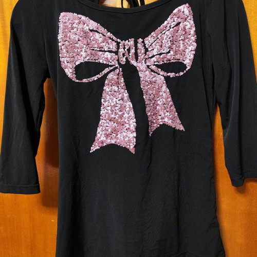 Anel mako blouse like new with pink sequin bow and open back