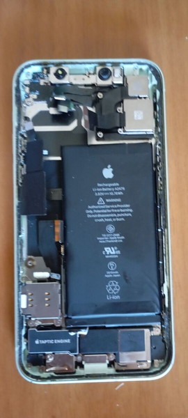 Ολόκληρο για ανταλλακτικά iPhone 12.