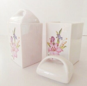 VINTAGE SET 2 ΤΕΜ ΒΑΖΆΚΙΑ ΜΕ ΚΑΠΆΚΙ ΑΠΌ ΠΟΡΣΕΛΆΝΗ - ΛΙΛΙΟΥΜ