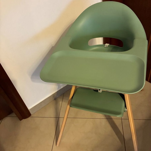 Stokke high chair like new with carrying bag