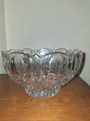 Κρυστάλλινη vintage φοντανιέρα σαν καινούργιο, σκαλιστή με περίτεχνα σχέδια