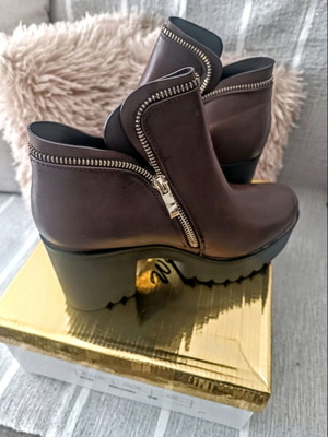 Women's brown ankle boots new, size 38