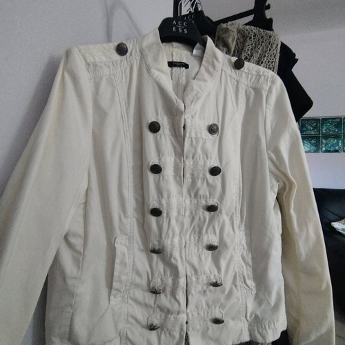 White denim jacket 100% cotton like new