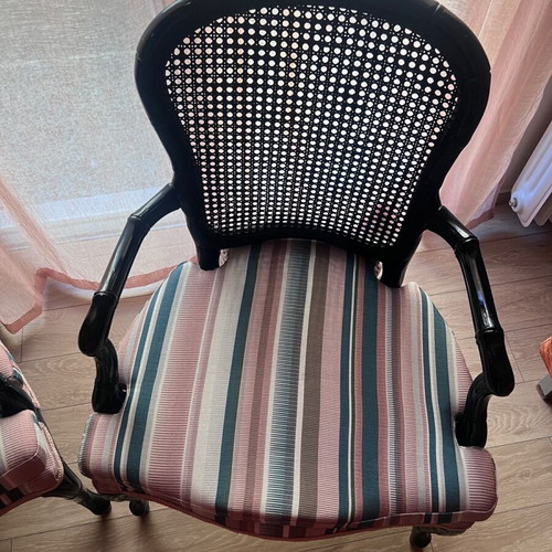 Set of 2 refurbished armchairs with rattan and glass table
