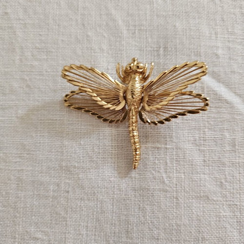 Dragonfly Monet brooch like new, gold-tone finish