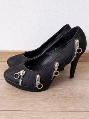 Authentic pumps used, size 38, black with zipper design