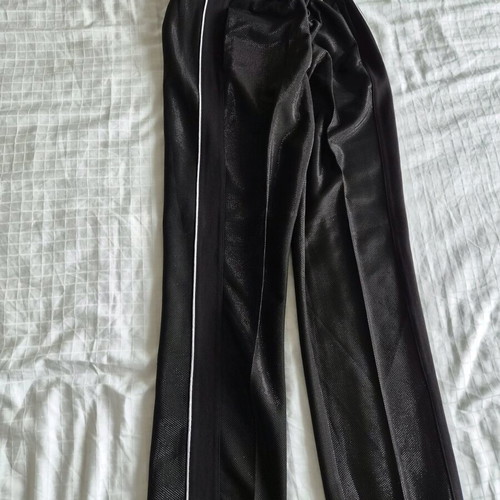 Please pants used, size M, black with wear