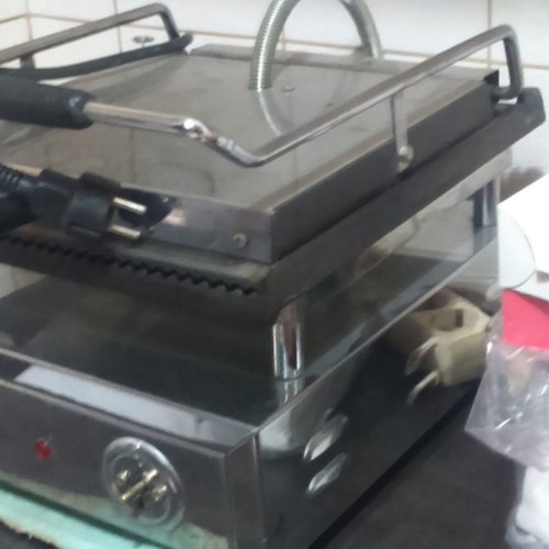 Professional sandwich maker used, up to 4 sandwiches at once