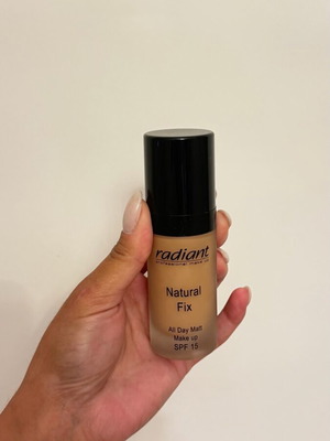 Foundation Radiant Natural Fix 03 Beige new