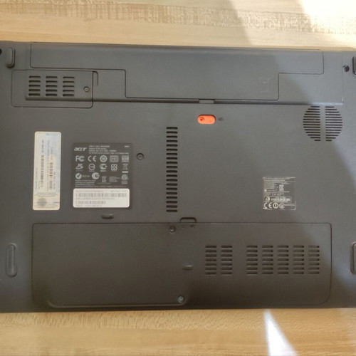 Acer Aspire 5750 laptop i5-2410M 8GB RAM 120GB SSD Windows 10 LTSC IoT