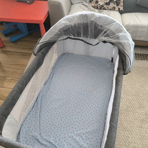 Baby Cot like new with mattress, wheels, shelf, and mosquito net