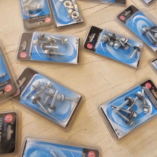 Various screws new, pack of 13 pieces