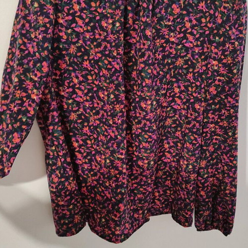 Women's blouse Medium like new, multicolor with elastic cuffs and button