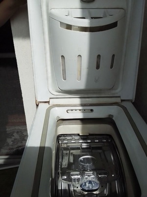 Πλυντήριο ρούχων Indesit με επάνω φόρτωση