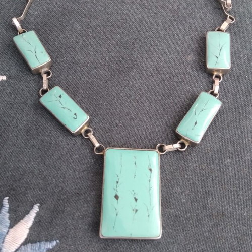 Vintage choker necklace with turquoise stones like new