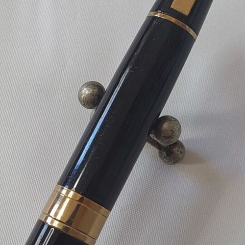 Sheaffer 300 Gloss Black Pen used with scratches