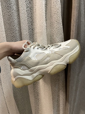 Sneakers Bershka μεταχειρισμένα, νούμερο 39, μπεζ
