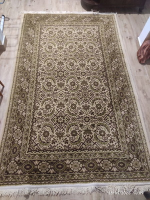 Wool rug classic oriental style like new, beige brown green tones
