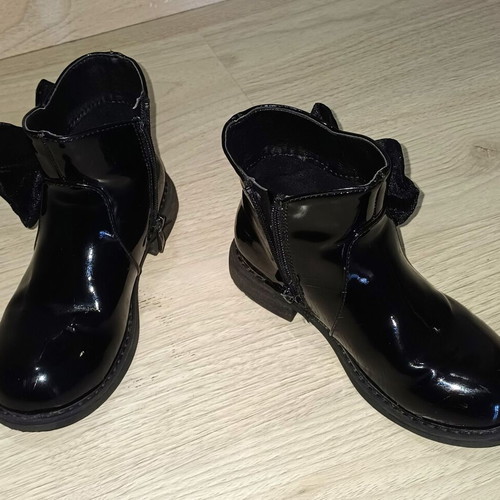Nelli Blu kids boots size 30 like new, black patent leather with bow