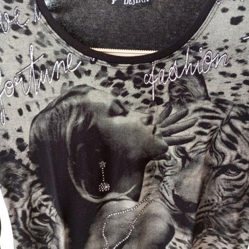 Long-sleeve blouse like new with woman and leopard print
