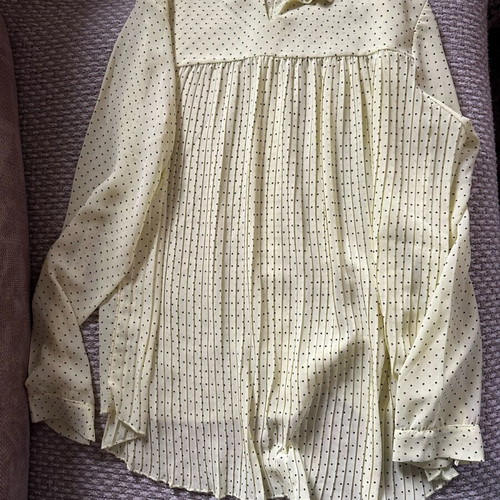Women's yellow pale polka dot shirt like new, size L