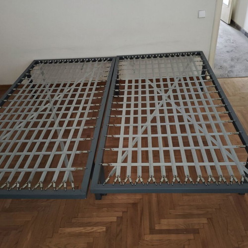 Heavy-duty metal beds like new, set of 2 pieces