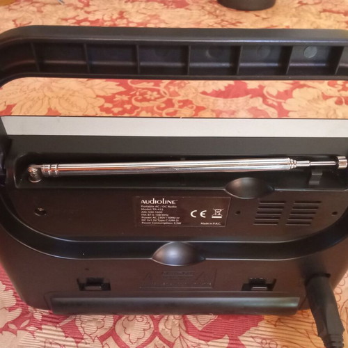 Audioline TR-412 portable radio like new, AC and battery powered