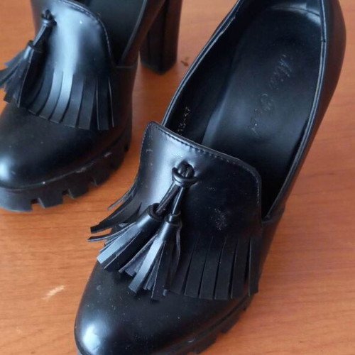 Black women's shoe size 37 like new
