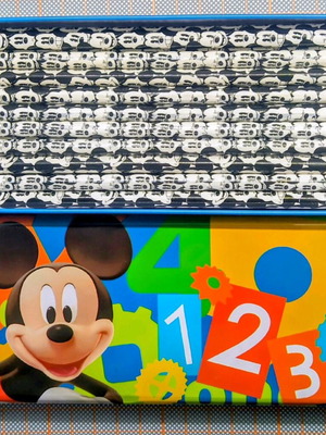 Disney Mickey Mouse μεταλλική κασετίνα με 20 χρωματιστά μολύβια