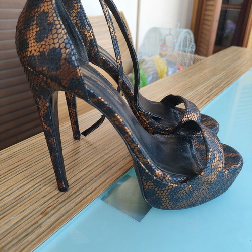 Sante platform sandals like new, size 39, black and gold
