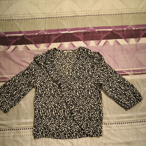 Lightweight blouse with 3/4 sleeve, new, one size black and white