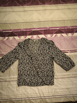 Lightweight blouse with 3/4 sleeve, new, one size black and white