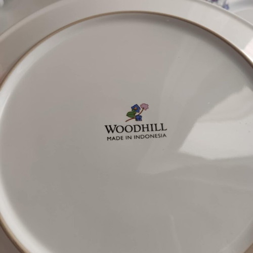 Woodhill porcelain plates like new, set of 3 pieces
